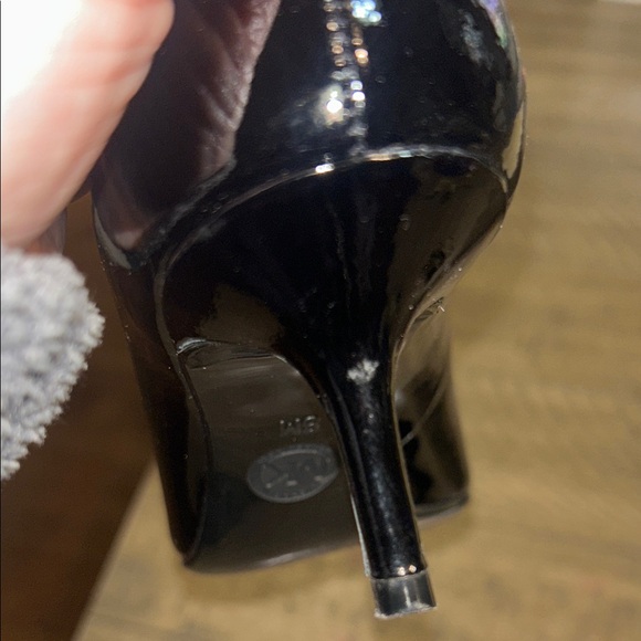 Michael Kors Black Patent Leather kitten heel pumps size 8 - Picture 9 of 11